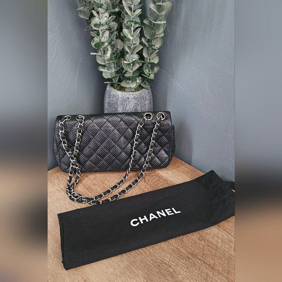 CHANEL East West Lambskin Quilted Bag - Picture 9 of 11